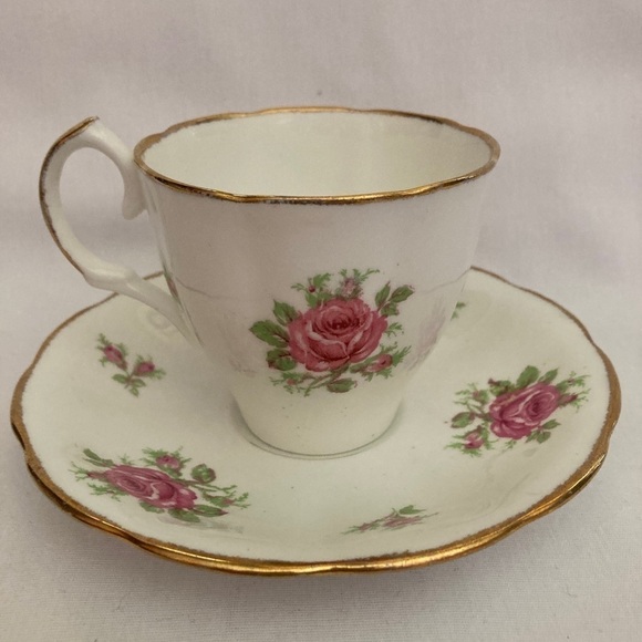 Fine bone china tea cup and saucer - Picture 2 of 7
